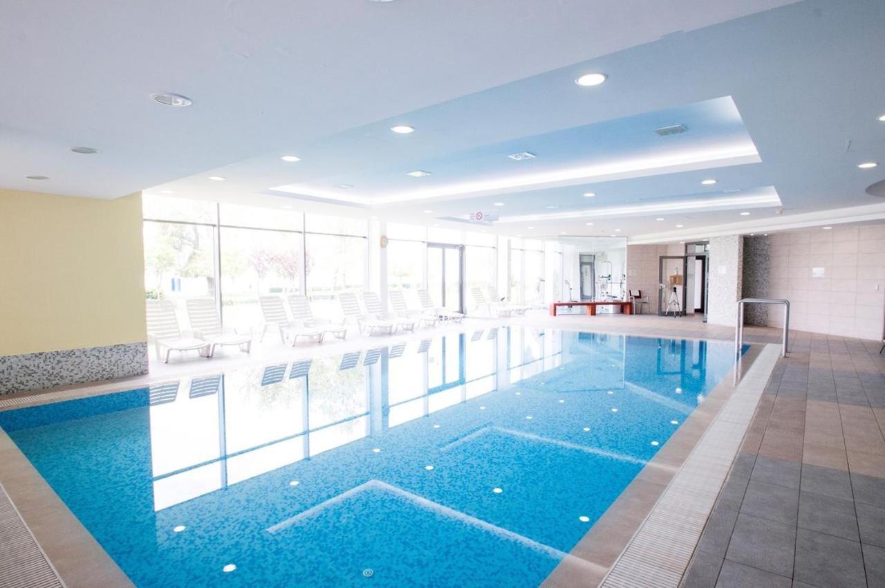 Club 218 Wellness Sunset Gold
